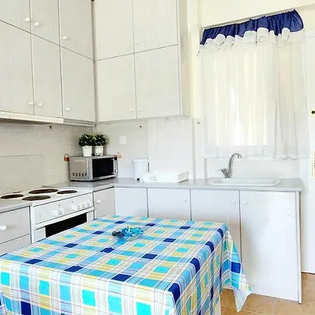 Avra's In * Hanioti