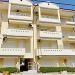 Apartment Avra's In *